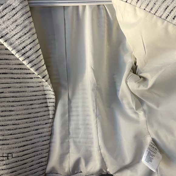 Blazer - Picture 3 of 4